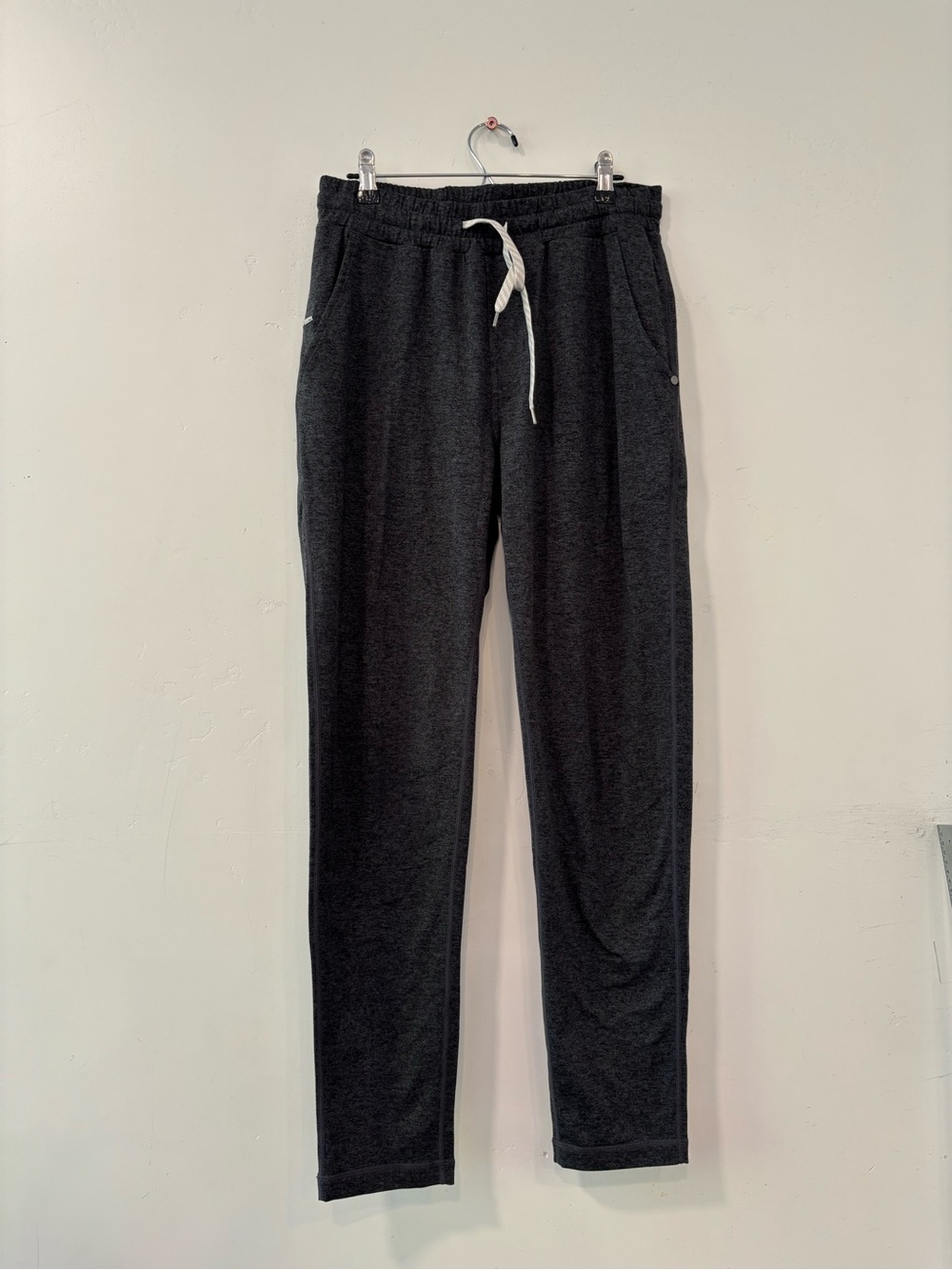 Vuori Mens Joggers Medium Gray Ponto Performance DreamKnit Sweatpants V418 EUC